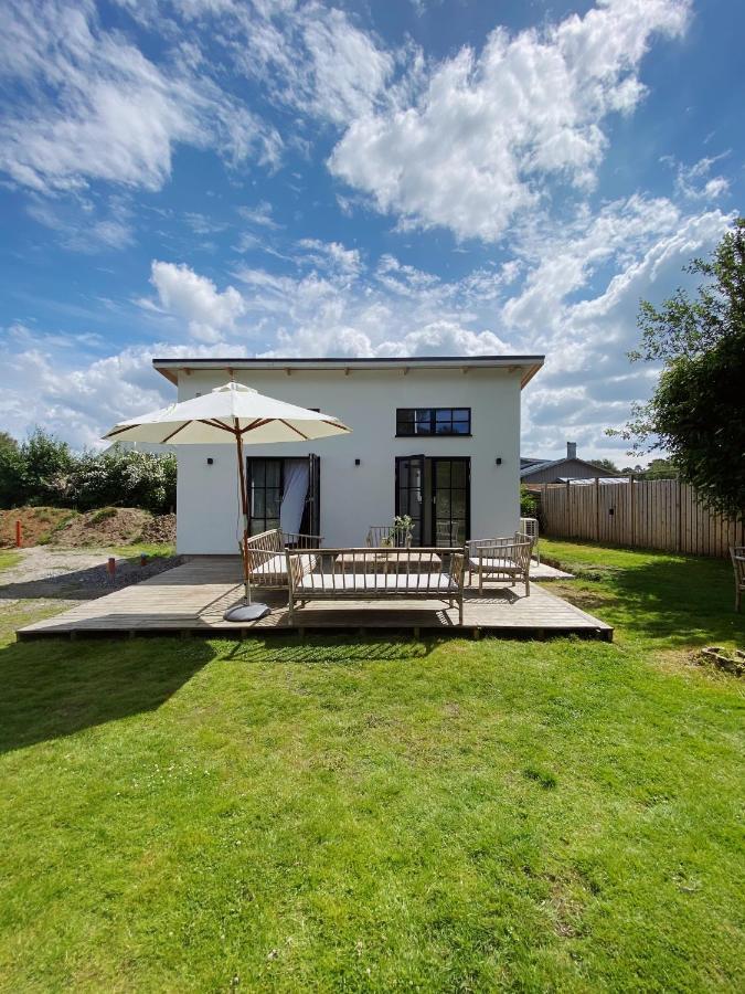 Guesthouse, Not Even A Minute Walk To The Ocean Kullavik Exterior foto