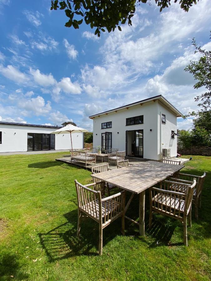 Guesthouse, Not Even A Minute Walk To The Ocean Kullavik Exterior foto