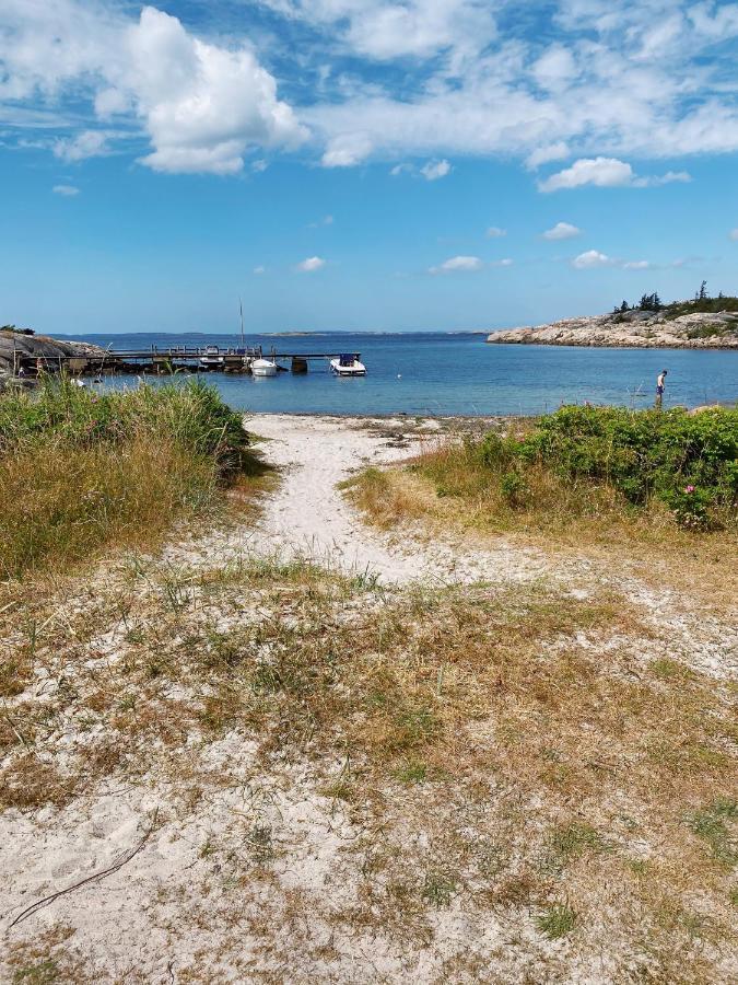 Guesthouse, Not Even A Minute Walk To The Ocean Kullavik Exterior foto